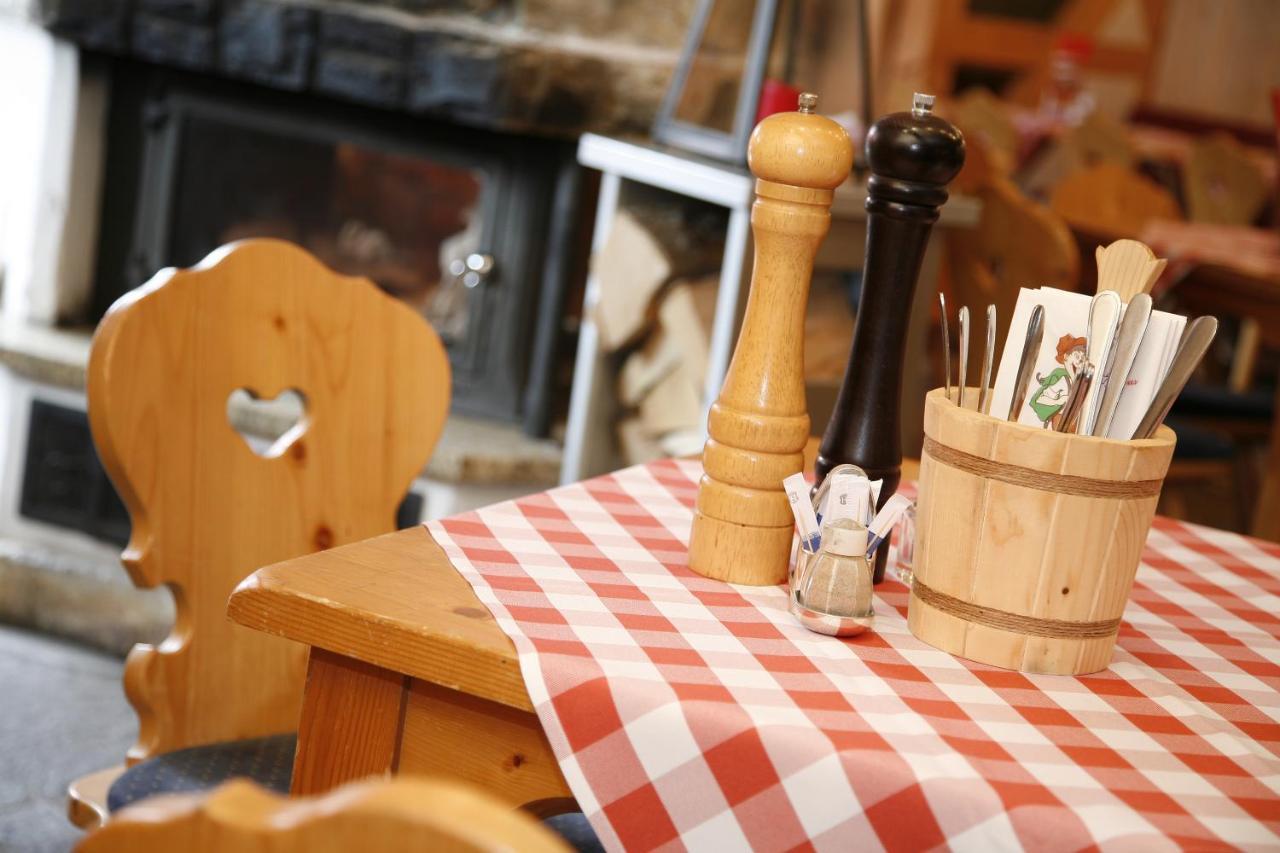 Апартаменти Suedtiroler Stubn Cafe Und Restaurant Арнштадт Екстер'єр фото